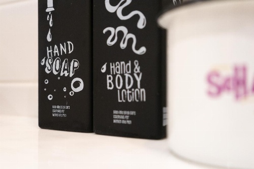 Hotel Schani Salon image 1